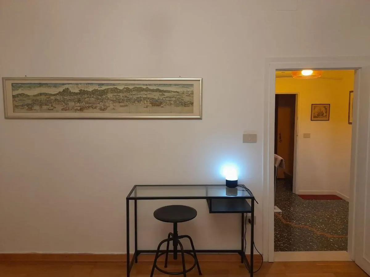 Alla Biennale Da Irma Veneza 0*,  Itália