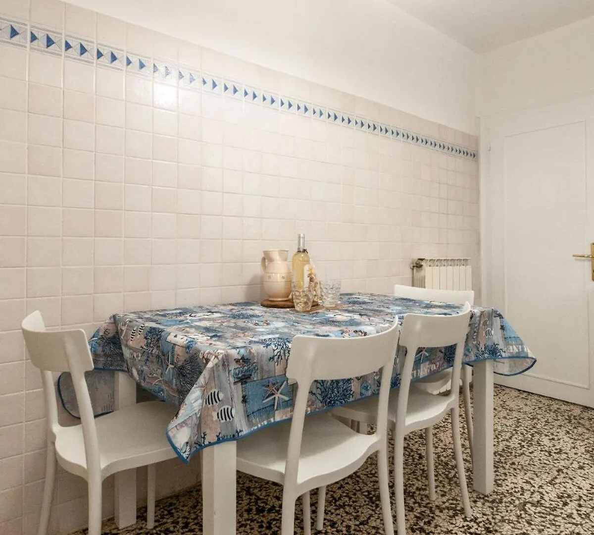 Alla Biennale Da Irma Benátky 0*,  Itálie
